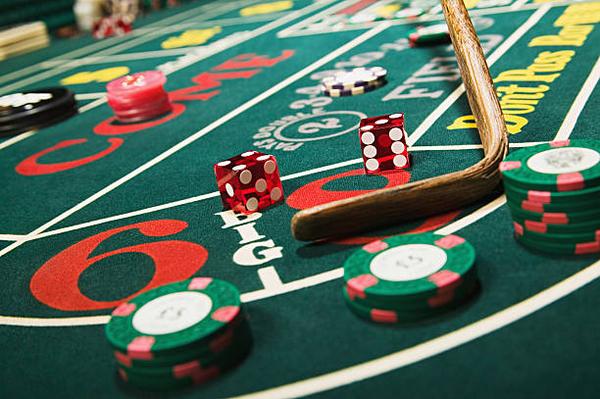 Reviewing Live Dealer Experiences at a trusted online casino Singapore Platform for Players